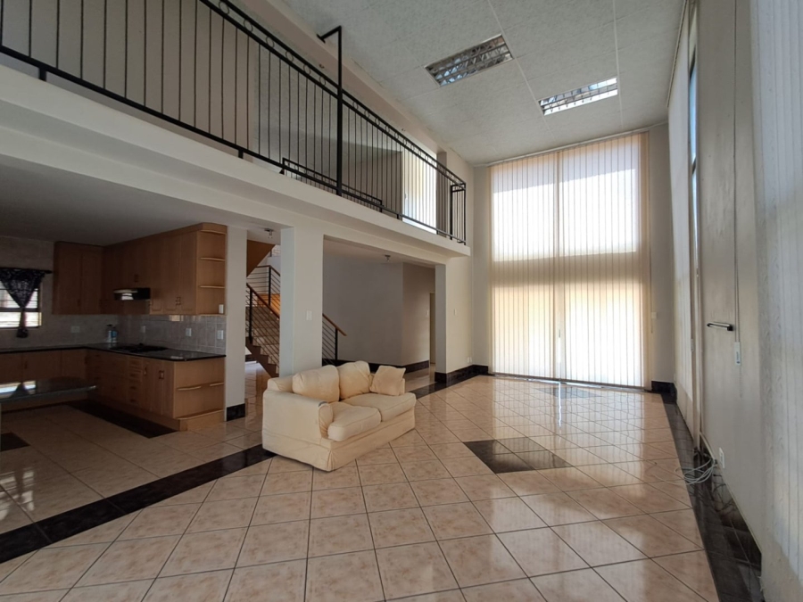 4 Bedroom Property for Sale in Roylglen Gardens Northern Cape